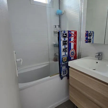 Confortable Et Bien Situe, Jolie Vue Διαμέρισμα Évreux